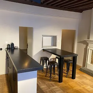 https://le-carr-carnot-annecy.hotels-rhonealpes.com