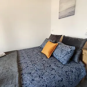 https://coeur-daix-vue-splendide-et-cachet.hotels-rhonealpes.com
